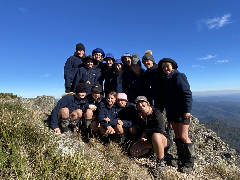 hiking-group-photo-timbertop
